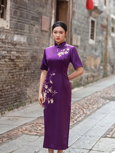 莱素威廉希尔中文官网
威廉希尔中文网
紫色中国风旗袍中国风印花旗袍