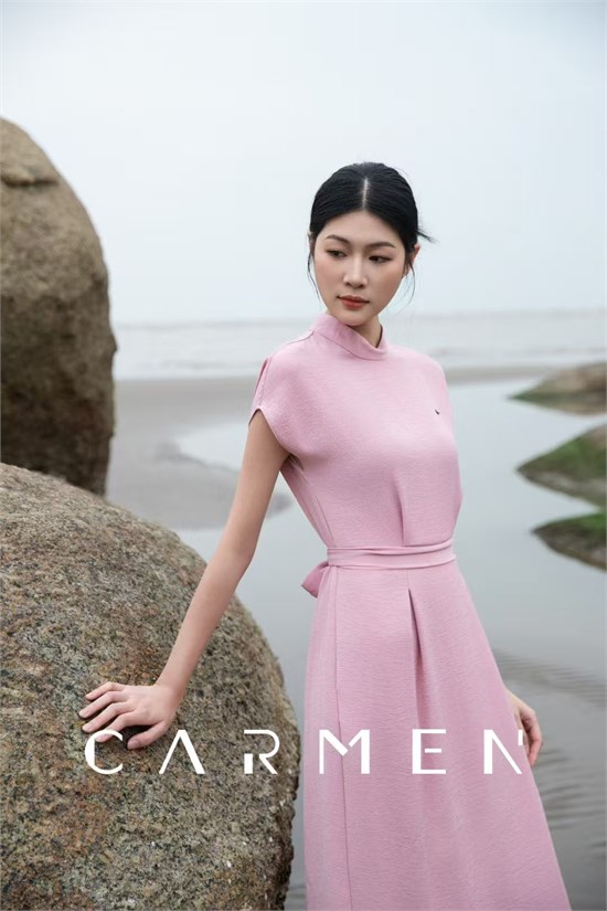 卡蔓·初夏智感 松弛感中绽放永恒的美