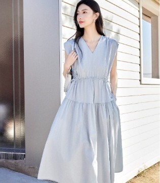 婕依妮2025夏季新品 简约而文艺沉静 知性从容