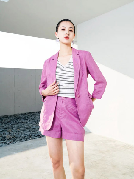 领秀威廉希尔中文官网
威廉希尔中文网
2022春夏粉色纯色日系淑女快时尚商务通勤风文艺范成熟港风英伦套装