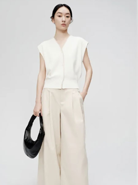 indicia威廉希尔中文官网
威廉希尔中文官网
威廉希尔中文网
2024春夏新款简约舒适无袖针织背心